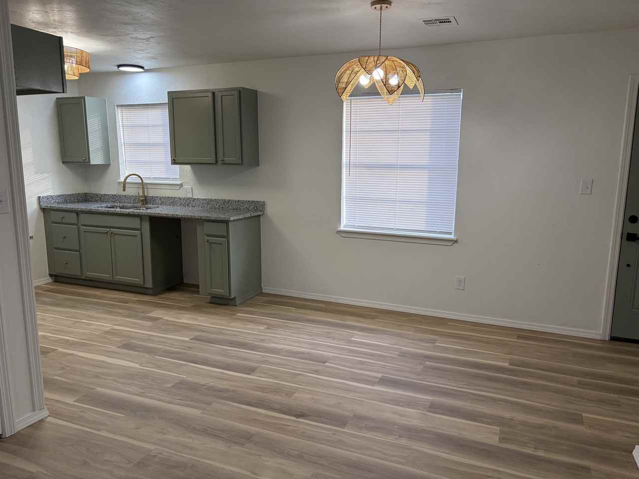 522 W Highland St #1 - Photo 3 of 20