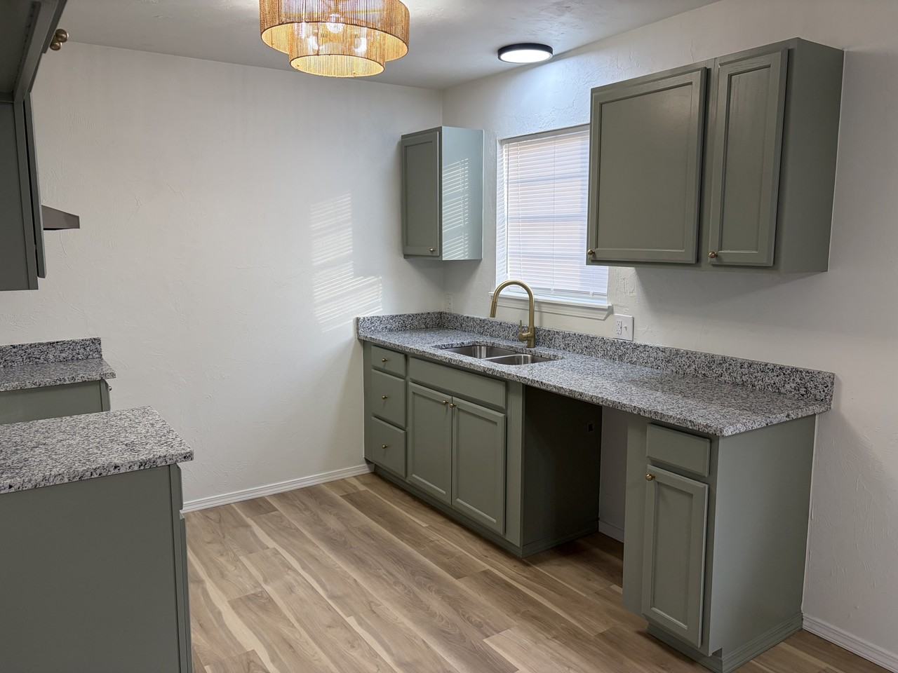 522 W Highland St #1 - Photo 4 of 20