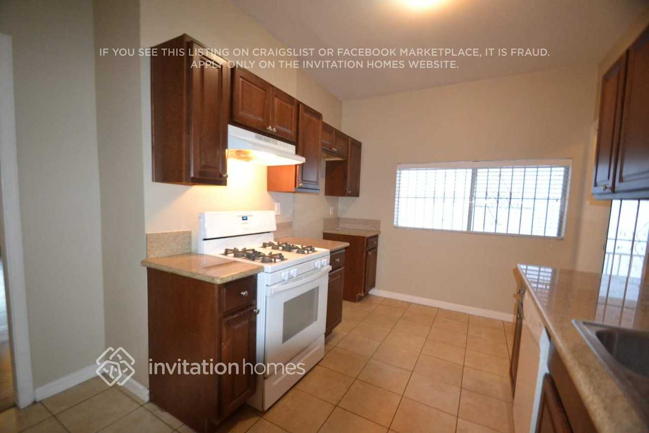 1121 E 56th St - Photo 4 of 10