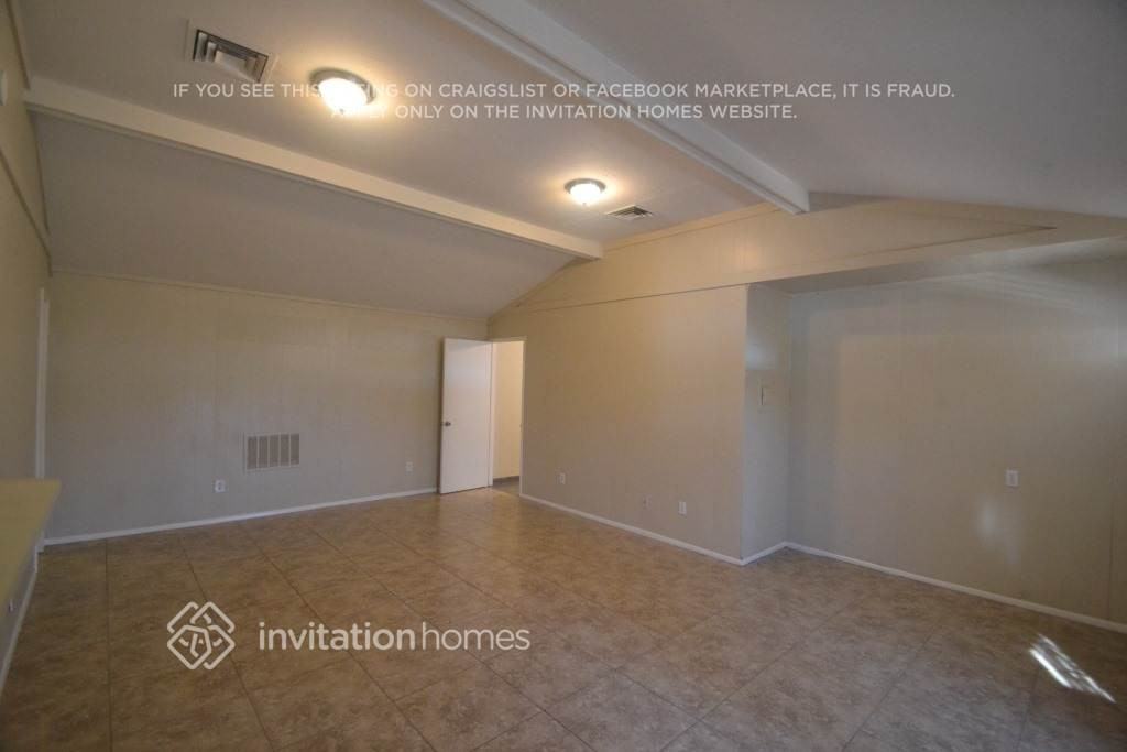 6116 W Claremont St - Photo 2 of 12