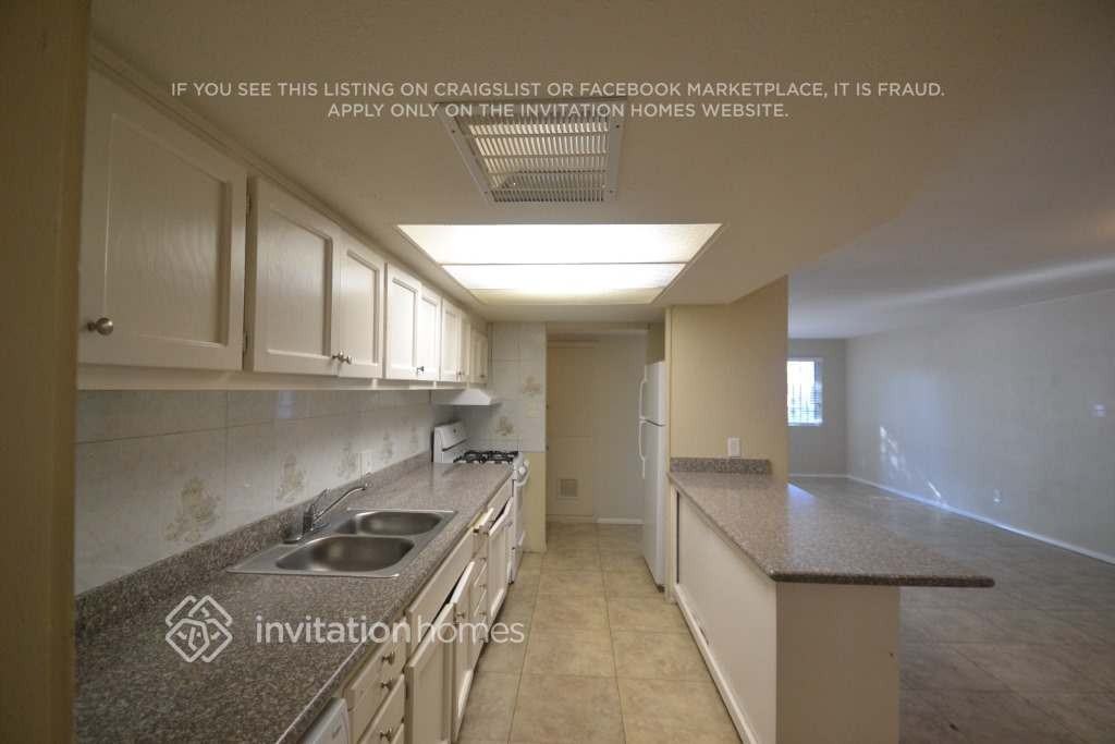 6116 W Claremont St - Photo 3 of 12