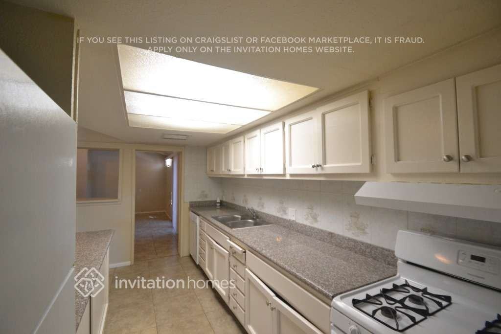 6116 W Claremont St - Photo 4 of 12