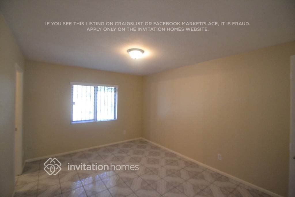 6116 W Claremont St - Photo 7 of 12