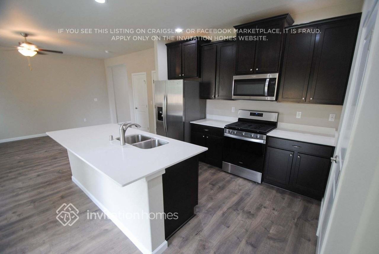 8524 55th Pl Ne - Photo 3 of 11