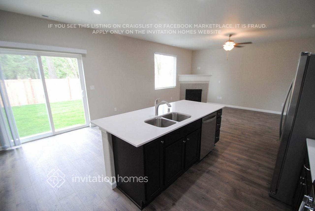 8524 55th Pl Ne - Photo 4 of 11