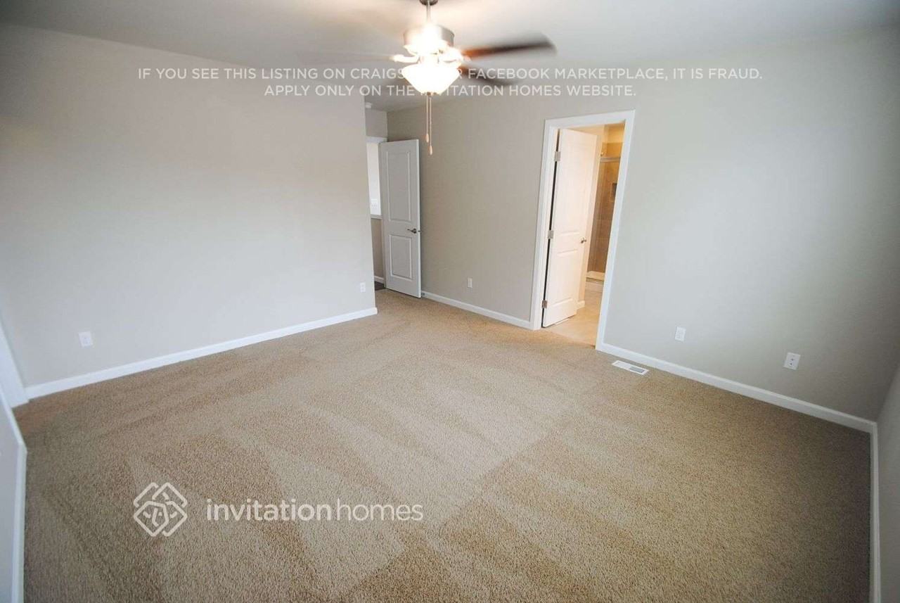 8524 55th Pl Ne - Photo 5 of 11