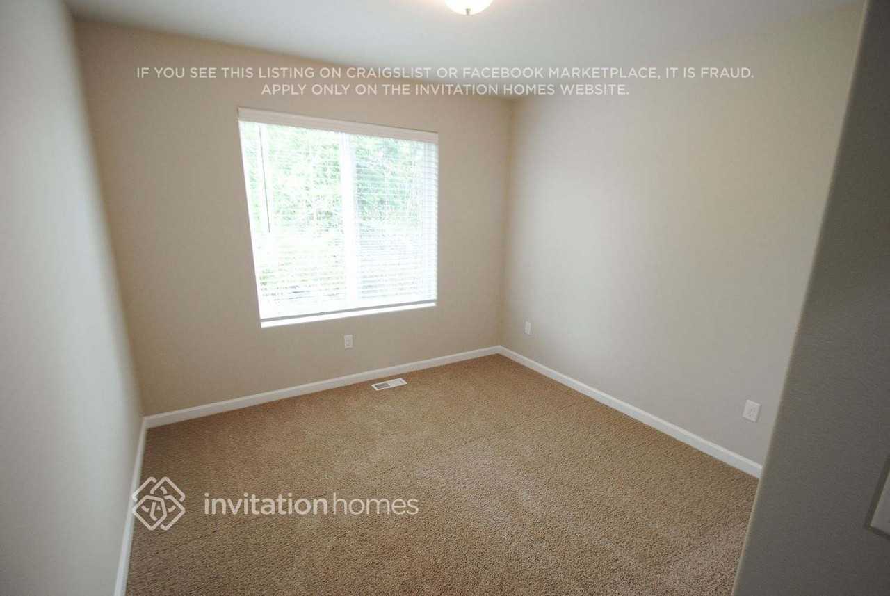 8524 55th Pl Ne - Photo 7 of 11