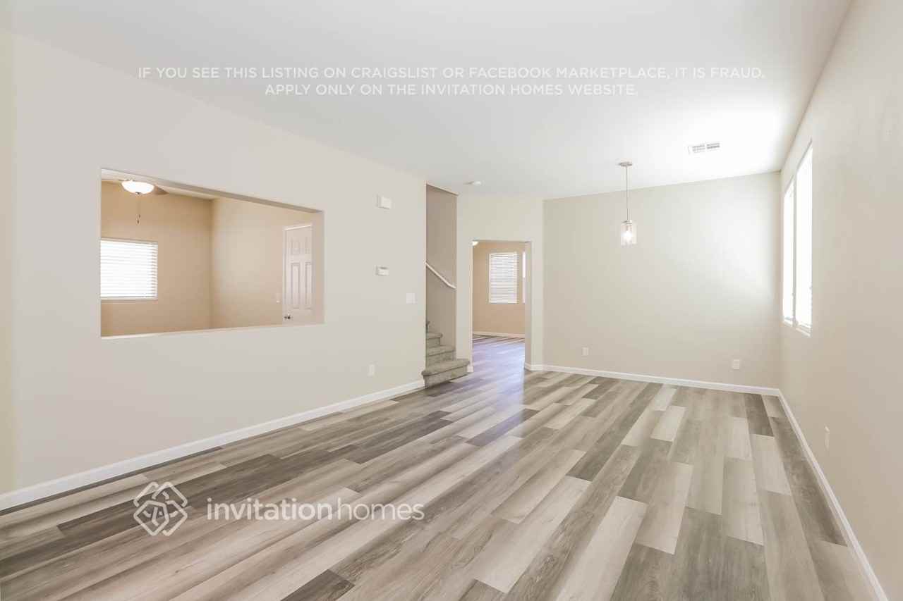 9538 Vivid Colors Ave - Photo 3 of 14