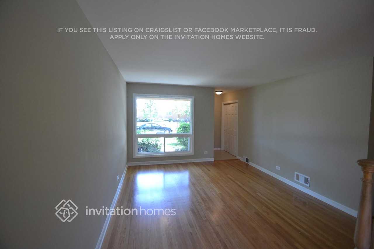 5240 Lee St - Photo 2 of 16