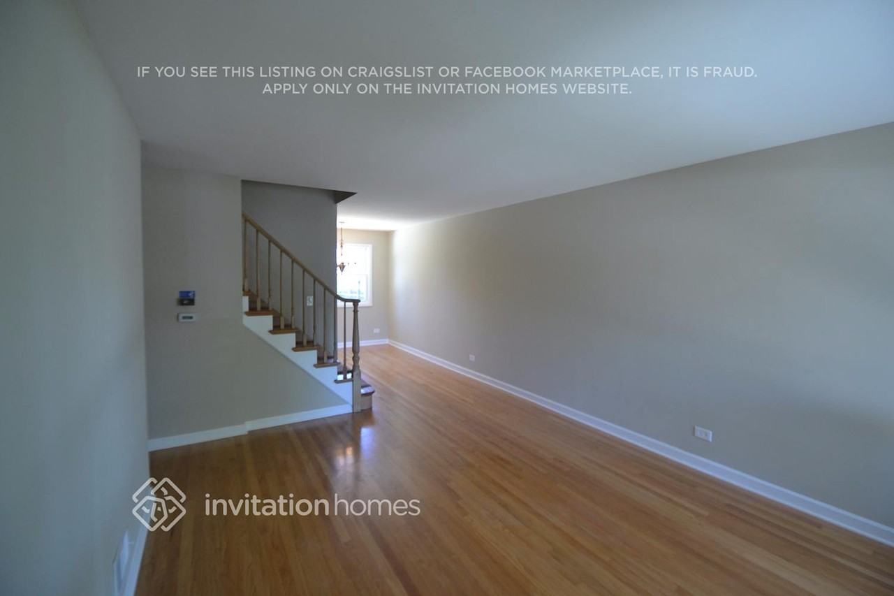 5240 Lee St - Photo 3 of 16