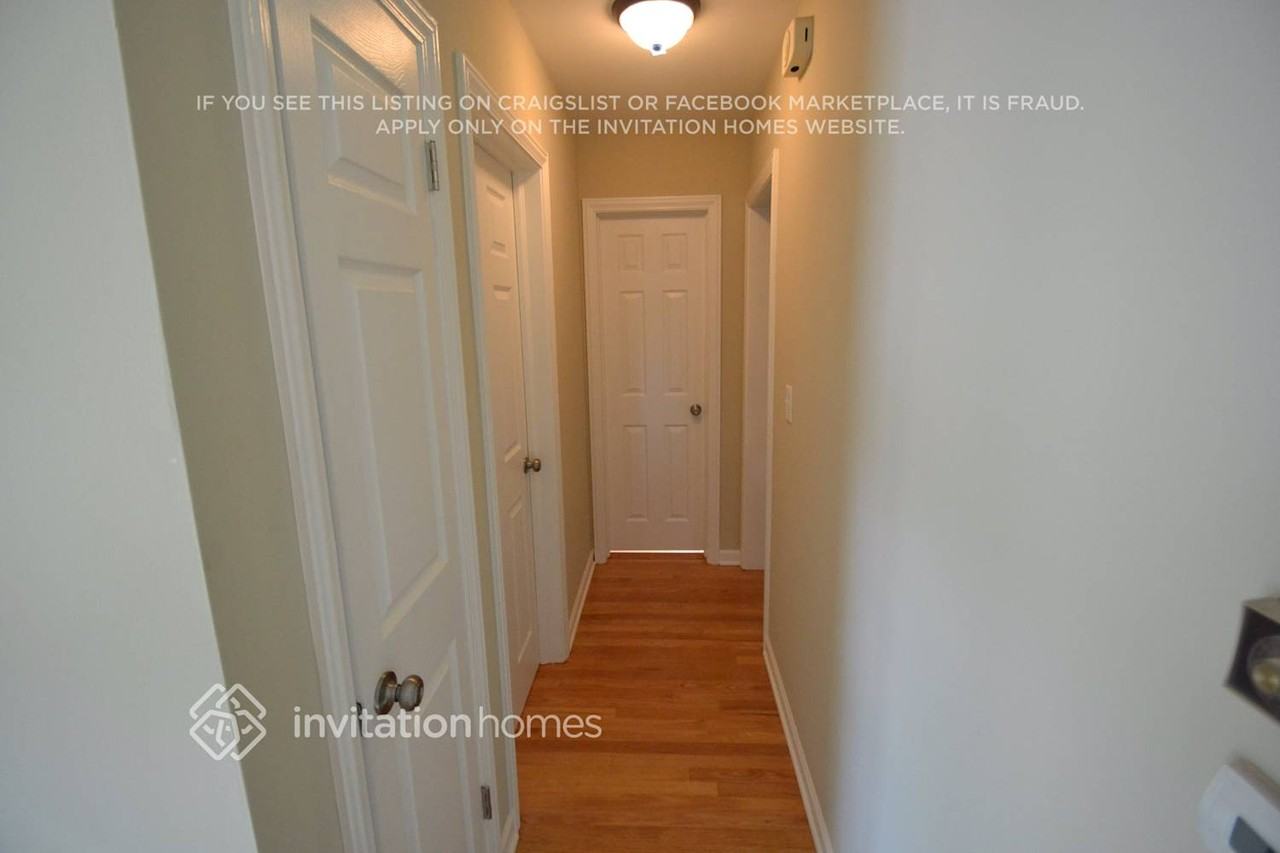 5240 Lee St - Photo 6 of 16