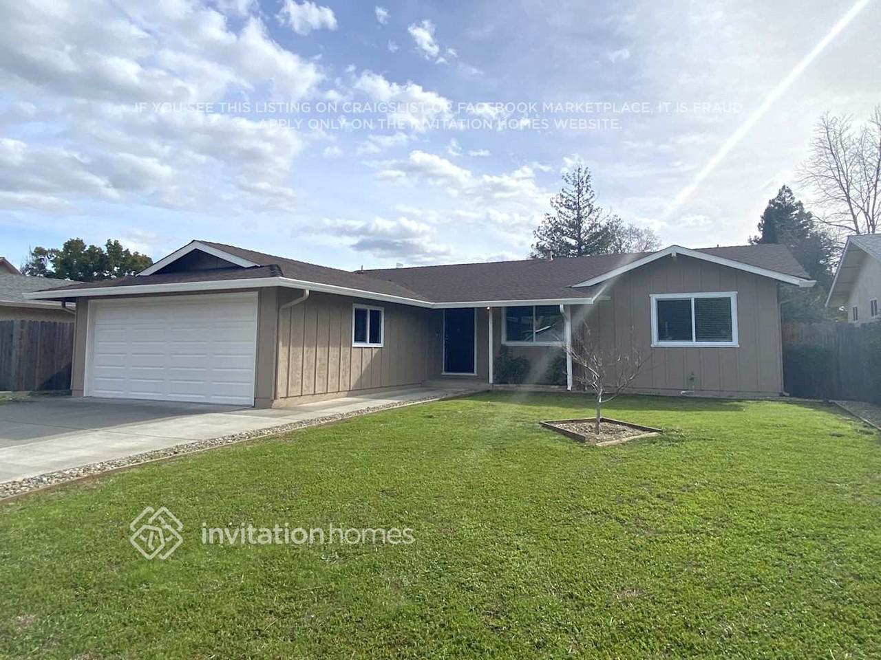 1024 Woodridge Dr - Photo 2 of 16