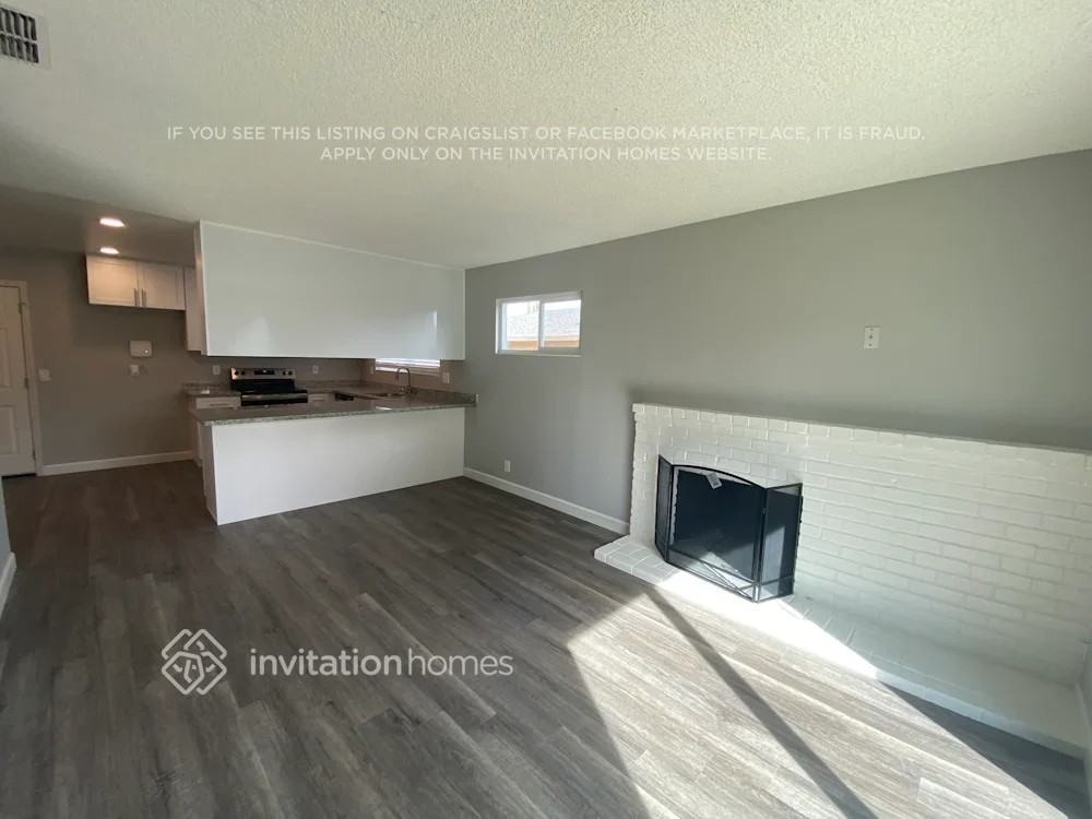 1024 Woodridge Dr - Photo 3 of 16