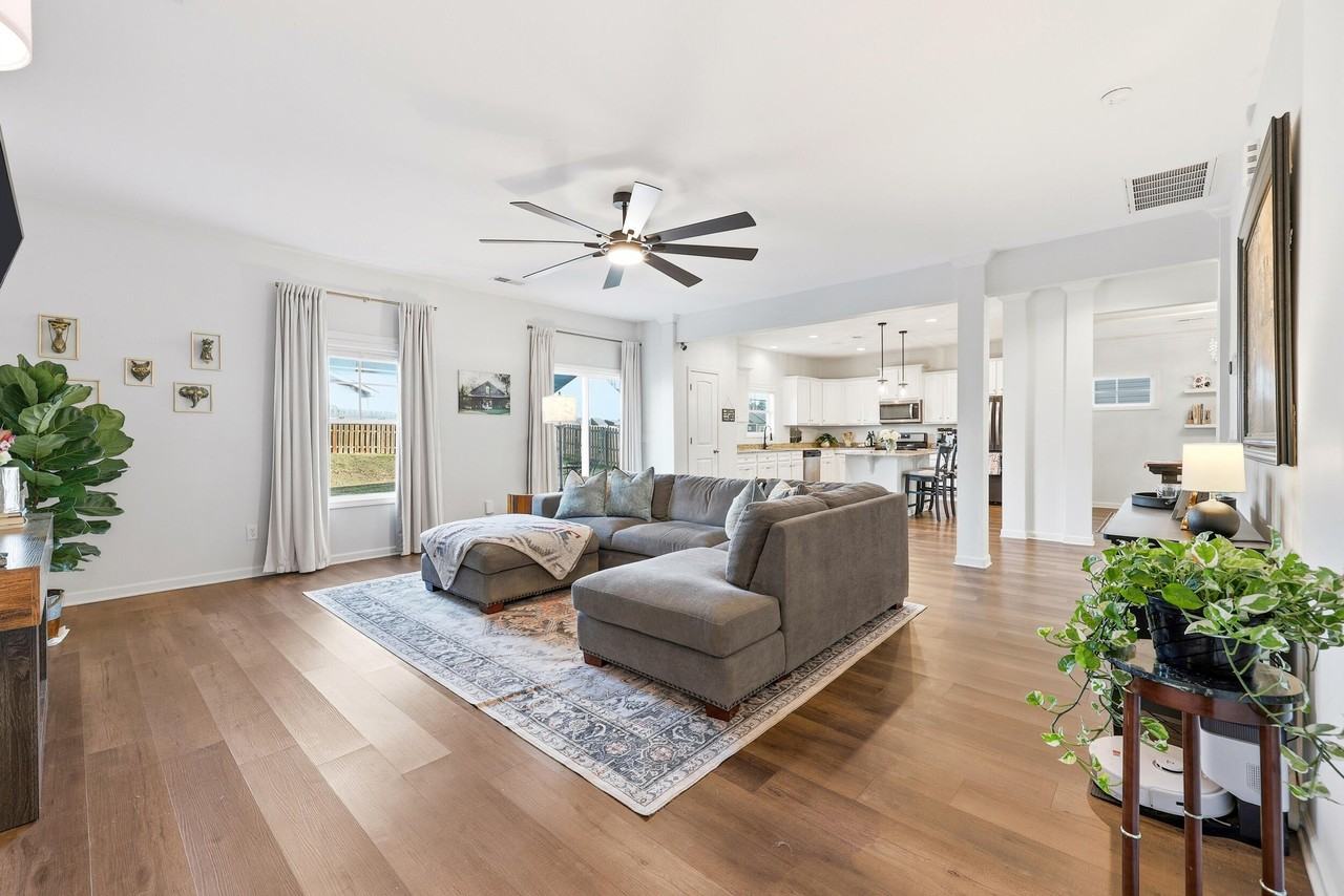 397 Anmore Ct - Photo 3 of 25