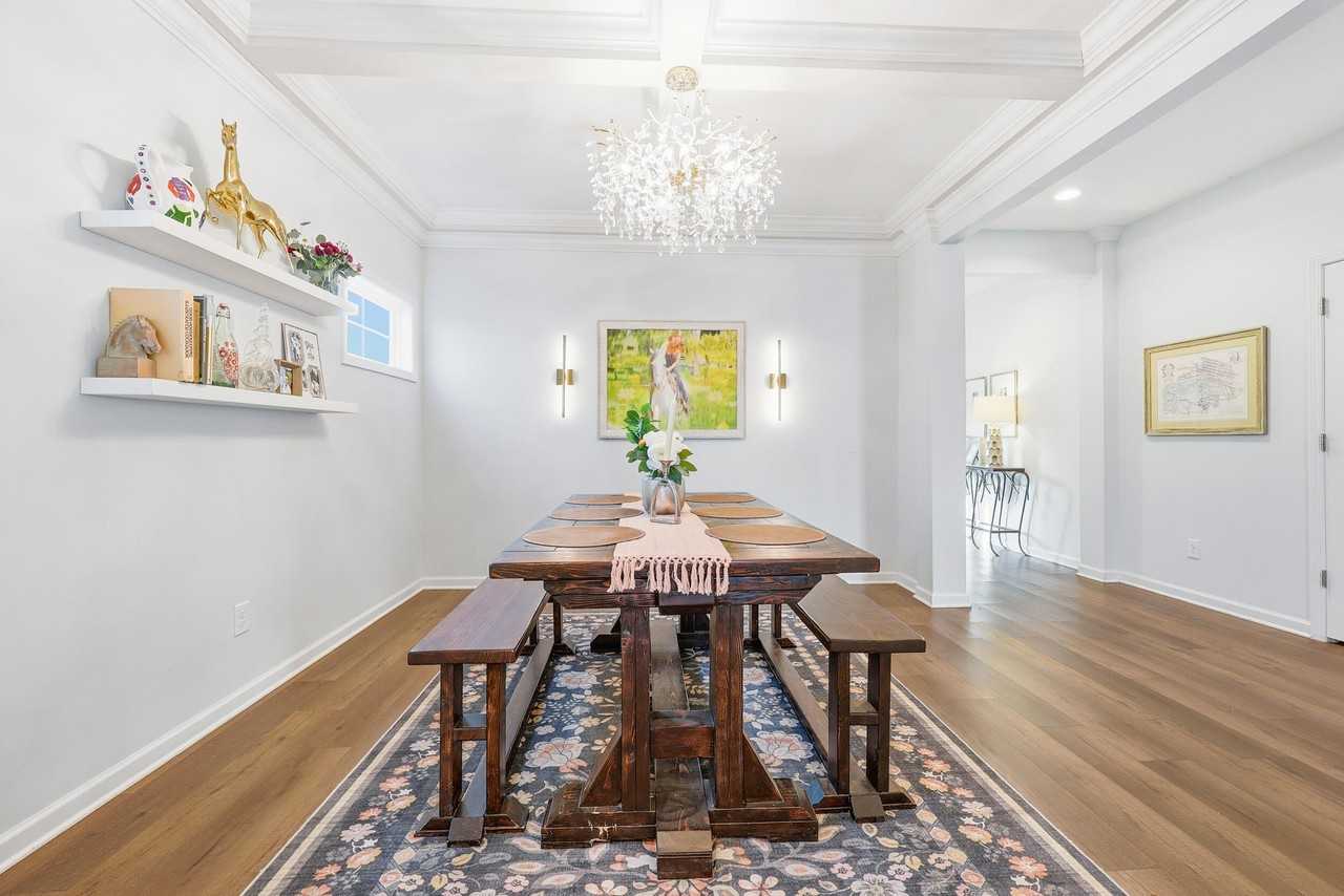 397 Anmore Ct - Photo 4 of 25