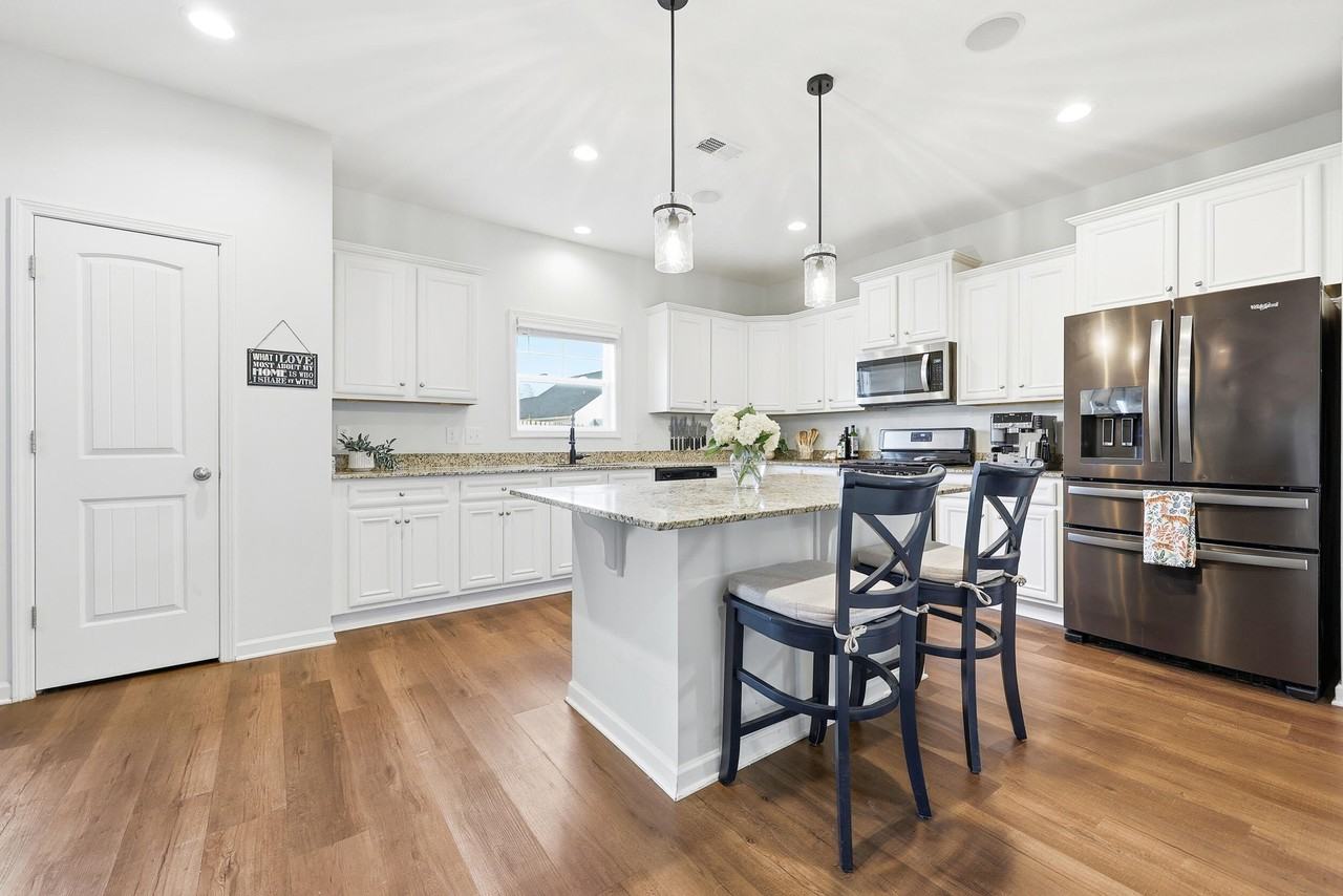 397 Anmore Ct - Photo 6 of 25