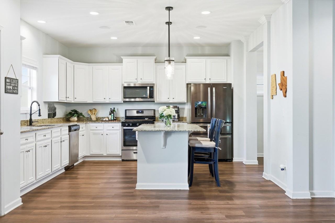 397 Anmore Ct - Photo 7 of 25