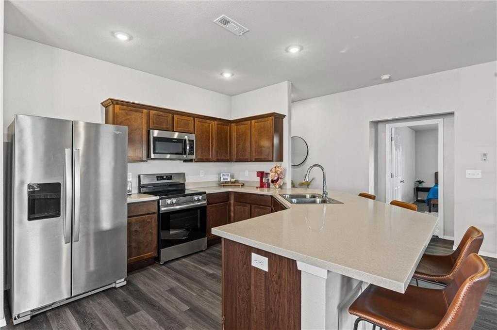 1504 S Blandford St - Photo 5 of 34