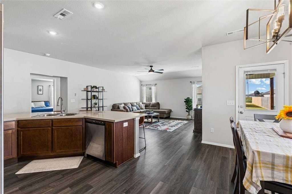 1504 S Blandford St - Photo 7 of 34