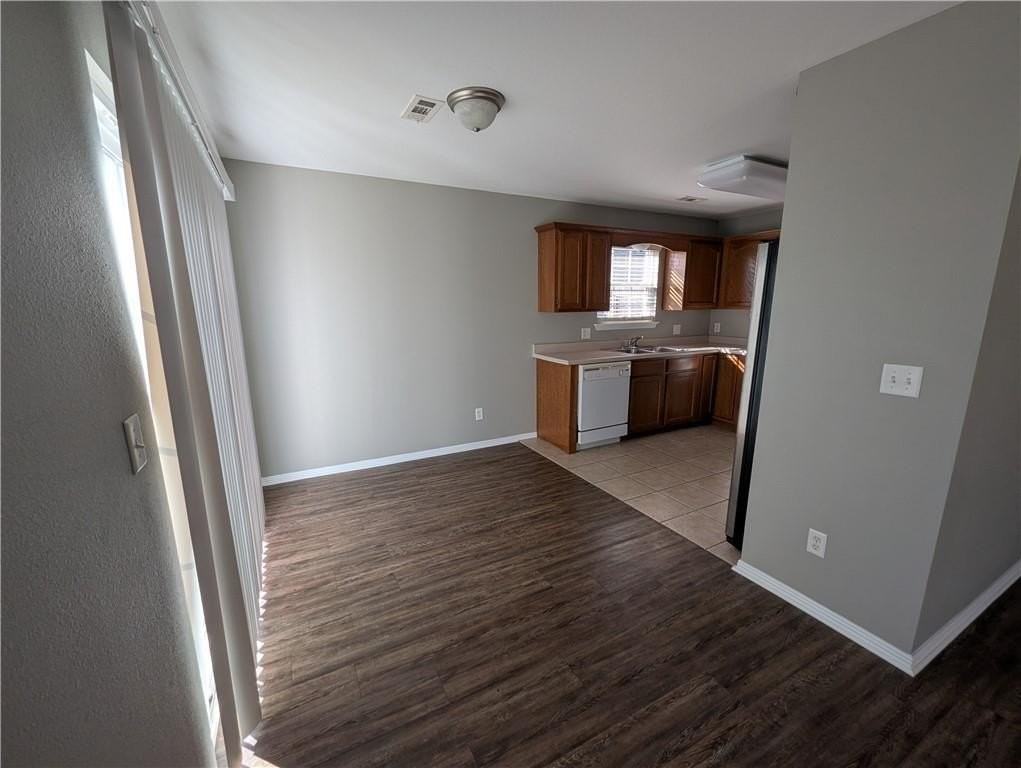 840 Ash Ct - Photo 4 of 13