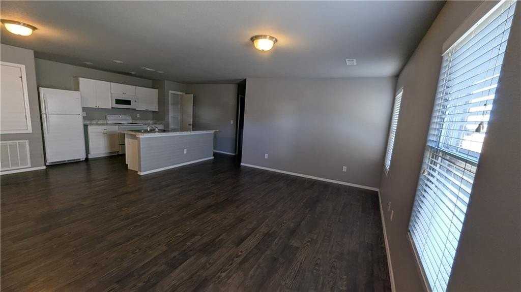 223 E Anabranch Ct - Photo 3 of 15