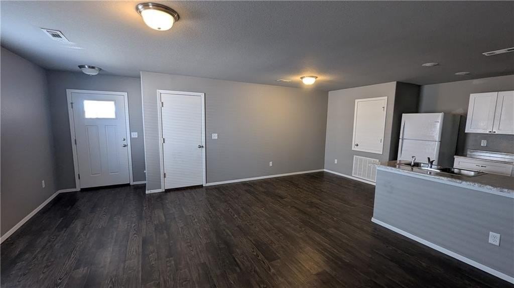 223 E Anabranch Ct - Photo 5 of 15