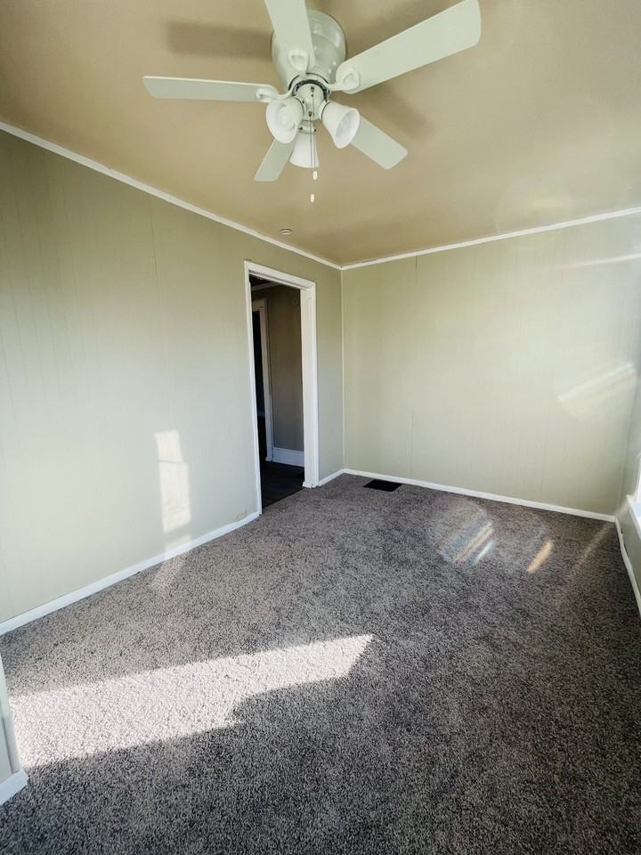 735 E College Ave #1 - Photo 5 of 12
