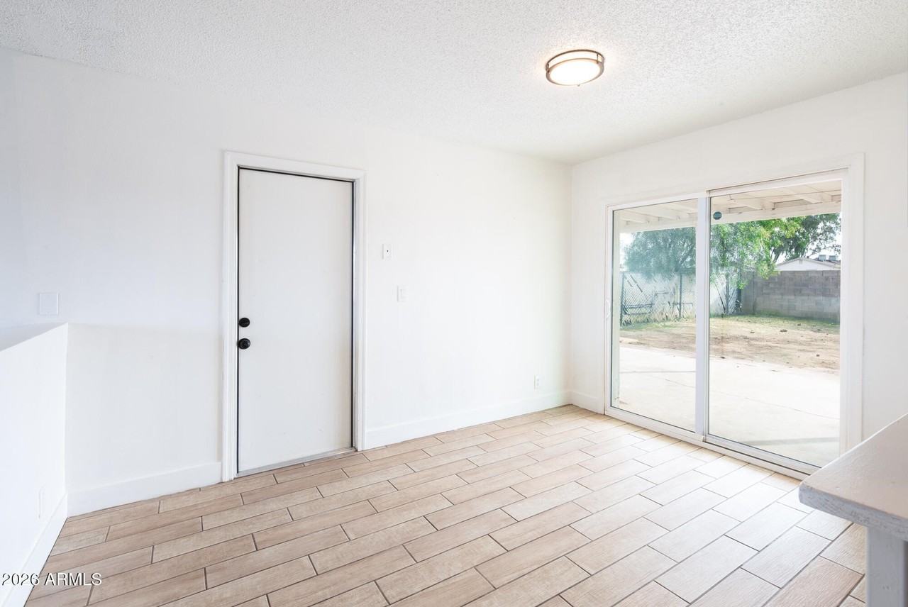 157 W Juniper St - Photo 2 of 17