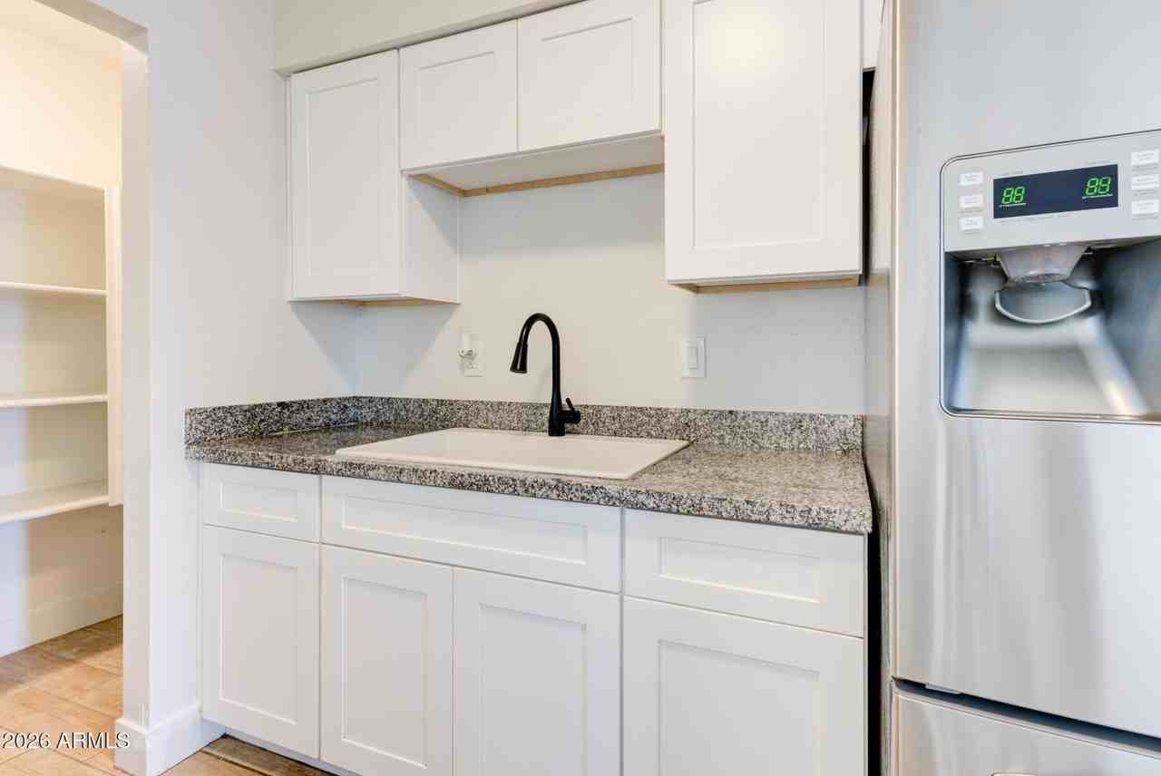 157 W Juniper St - Photo 4 of 17