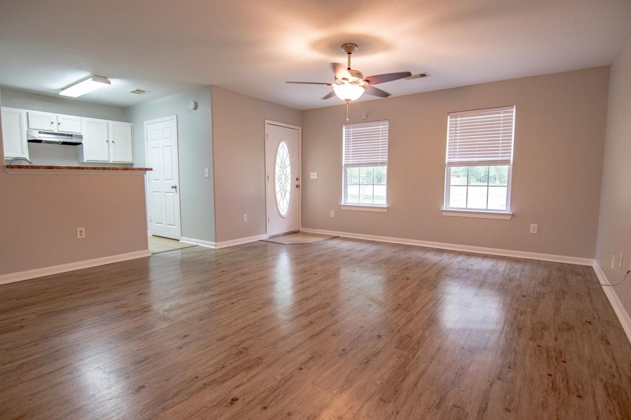 155 Pineburr St - Photo 3 of 12