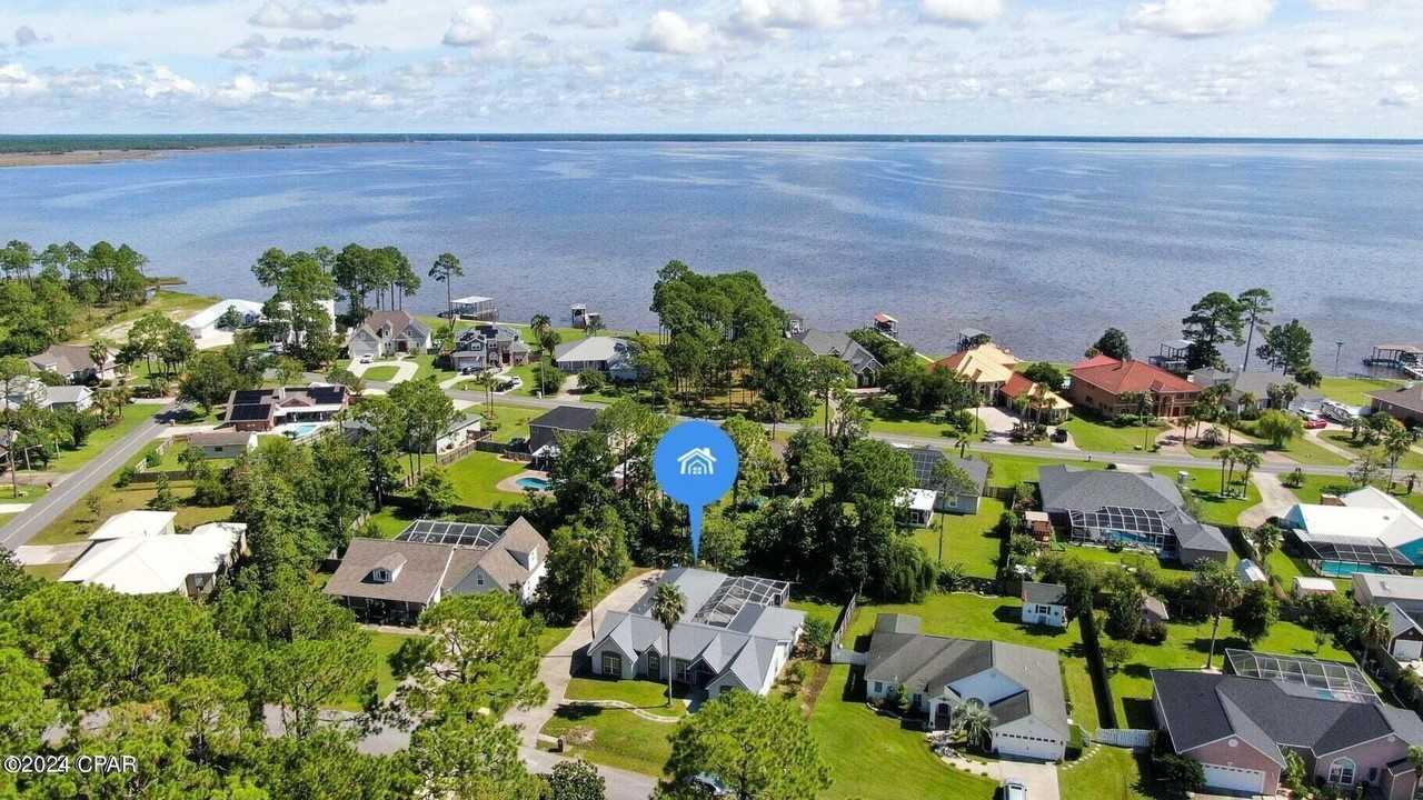 104 Colony Harbour Rd - Photo 5 of 50