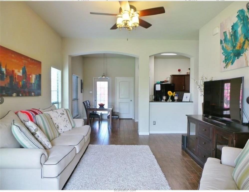 2711 Silver Oak Dr - Photo 2 of 19