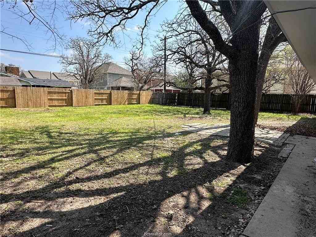 4005 College Main St - Photo 5 of 18