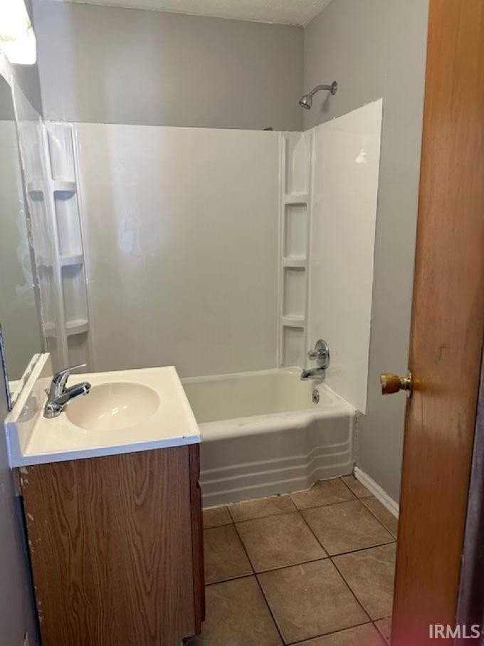 1302 N Woodburn Ave - Photo 4 of 11