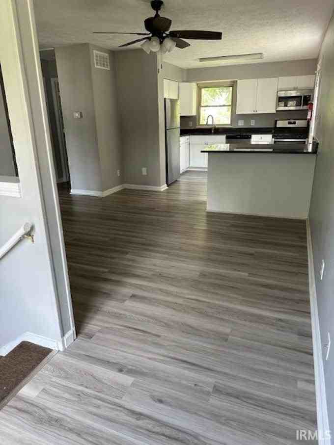 1326 N Woodburn Ave - Photo 3 of 13