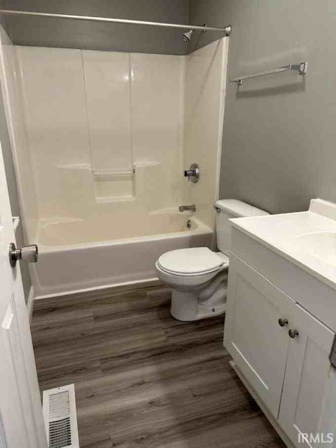 1326 N Woodburn Ave - Photo 5 of 13