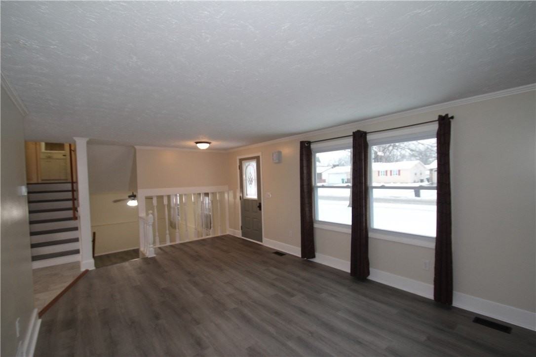 103 Virginia Manor Rd - Photo 4 of 47