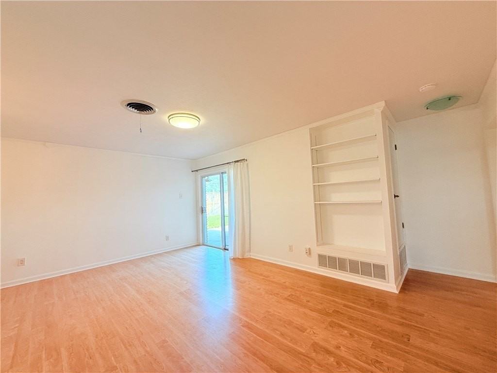 126 Marie Pl - Photo 4 of 40