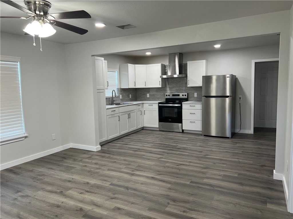 912 N Rife St - Photo 3 of 23