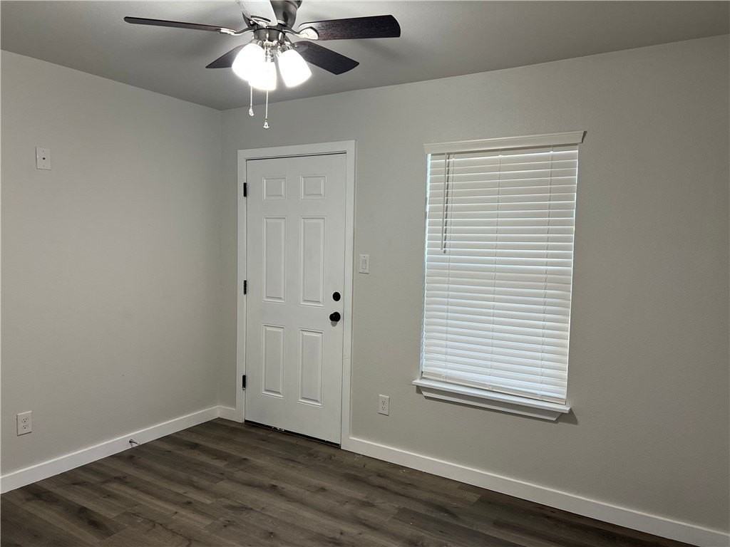 912 N Rife St - Photo 4 of 23