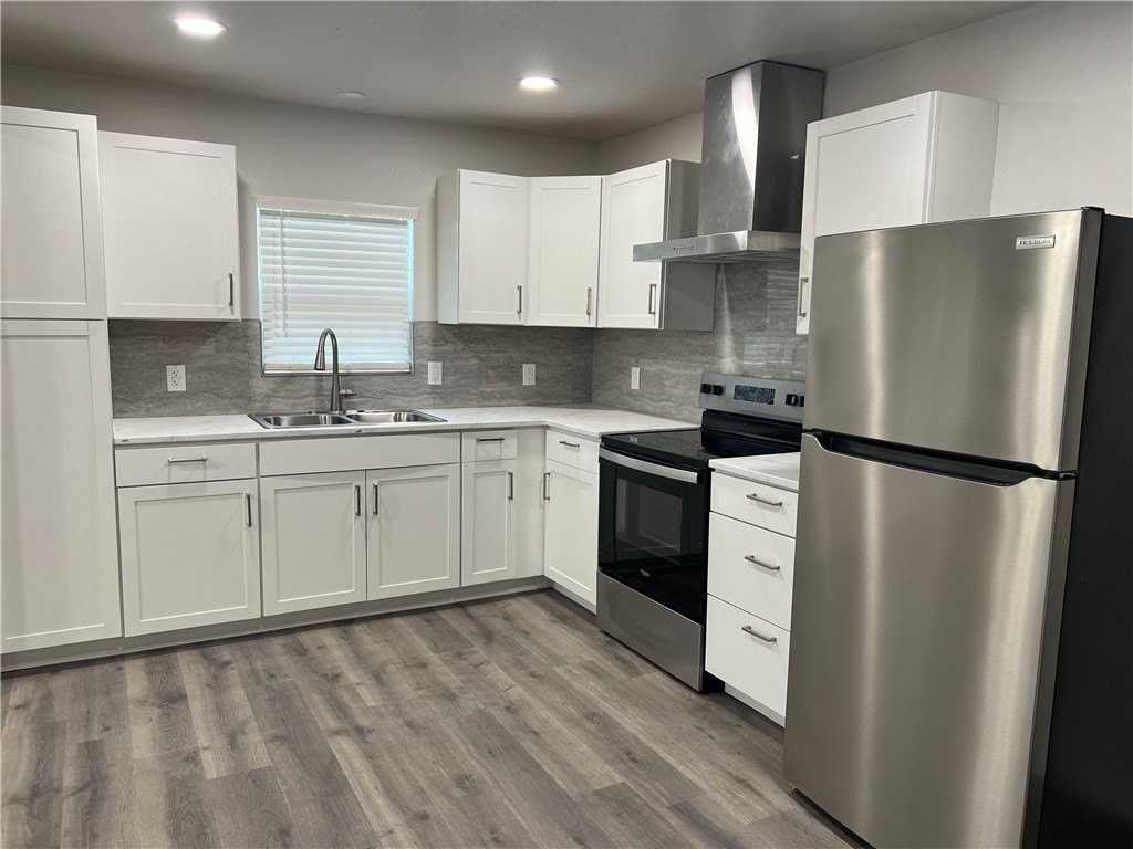 912 N Rife St - Photo 7 of 23