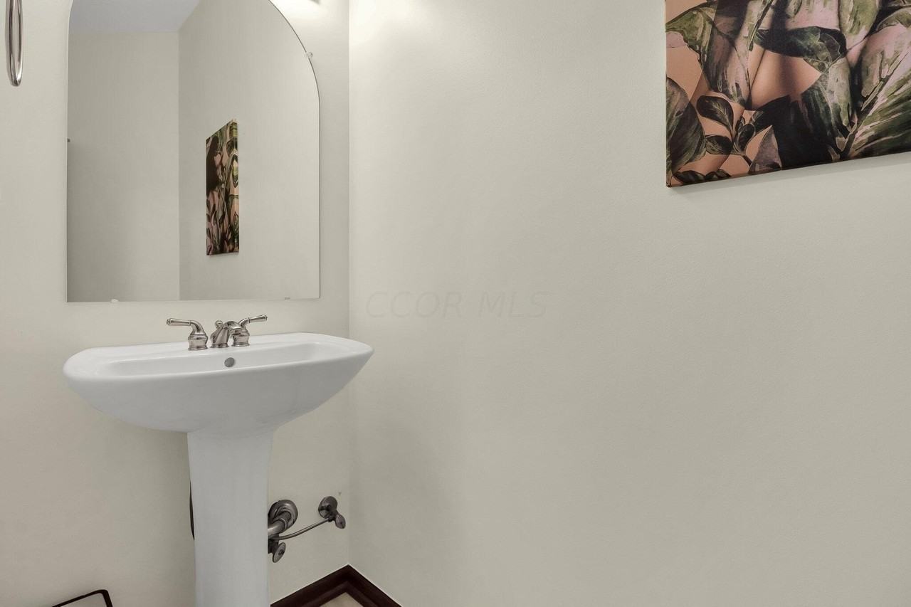 5260 Leydorf Ln - Photo 7 of 41