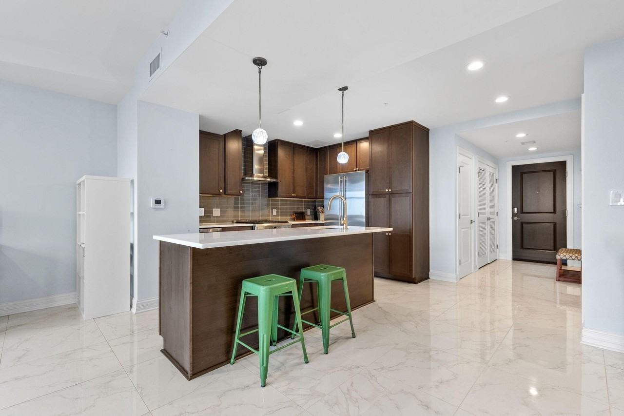 50 W Broad St Apt 3401 #3401 - Photo 3 of 50