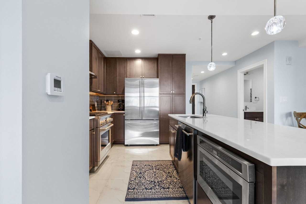 50 W Broad St Apt 3401 #3401 - Photo 4 of 50