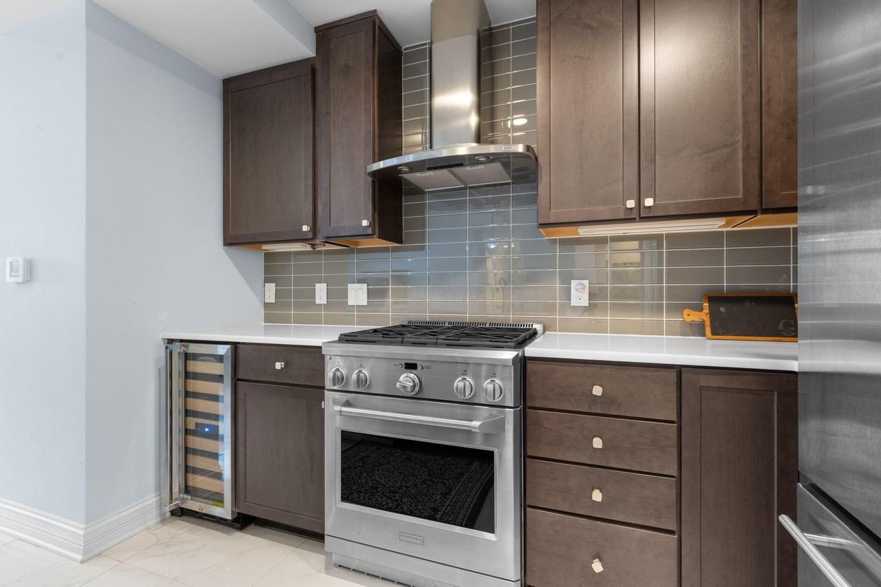 50 W Broad St Apt 3401 #3401 - Photo 5 of 50