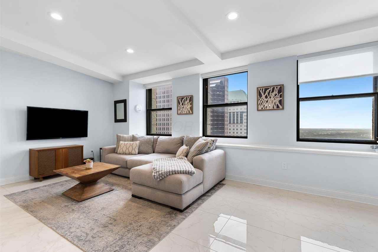 50 W Broad St Apt 3401 #3401 - Photo 7 of 50