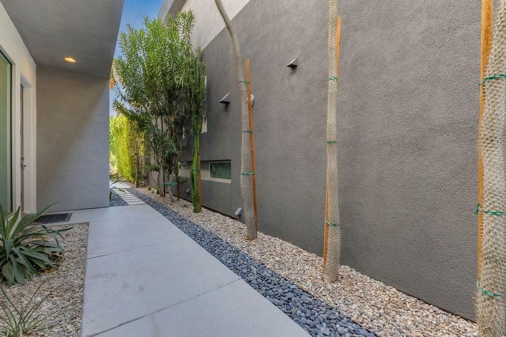 350 Goleta Way - Photo 3 of 50