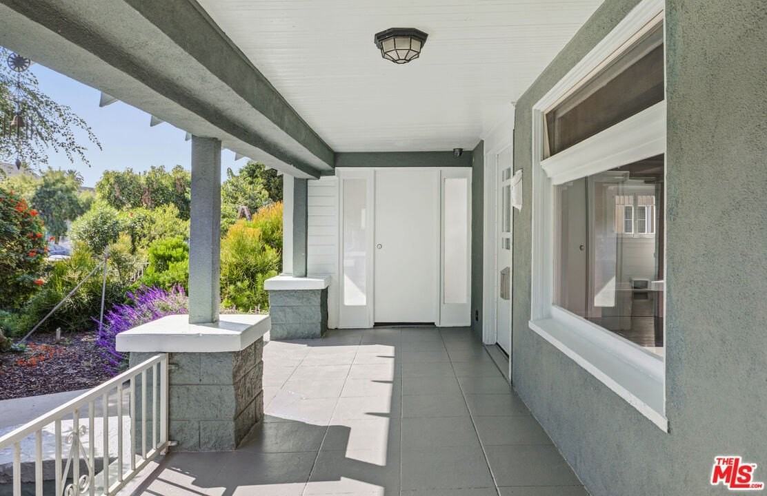 1075 Leighton Ave - Photo 3 of 25