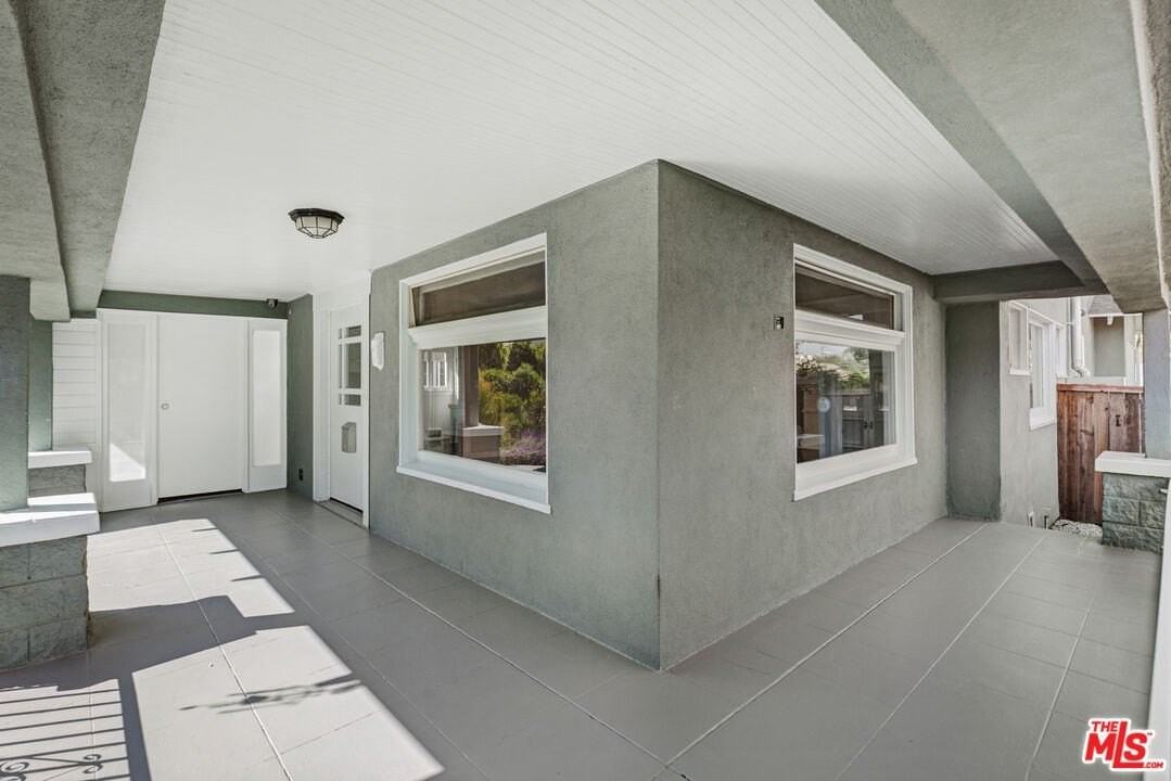 1075 Leighton Ave - Photo 4 of 25