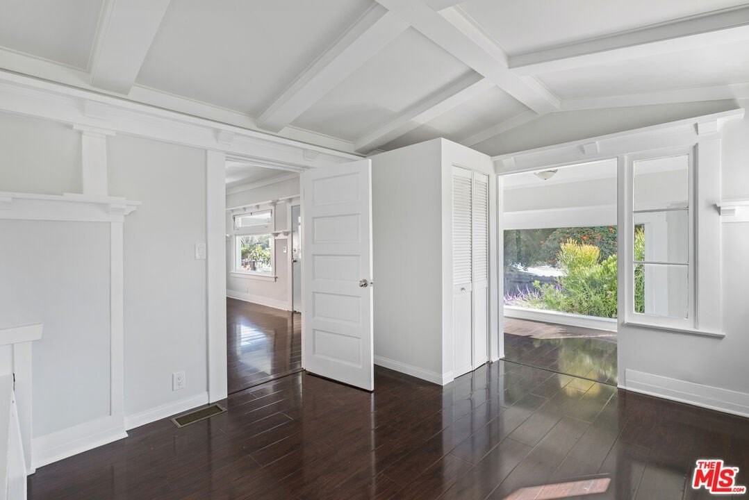 1075 Leighton Ave - Photo 7 of 25